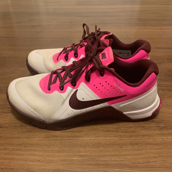 nike metcon pink and white